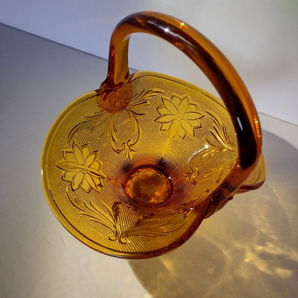 Tiara Basket Sandwich Glass Amber 6.5 Tall in Good Condition - Picture 1 of 4